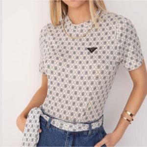 Blusa t shirt manga curta holograma
