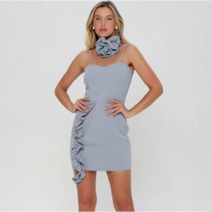 Vestido curto aplique strass babado off