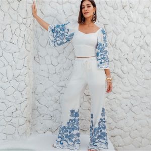 Calça branca barrado floral azul M G