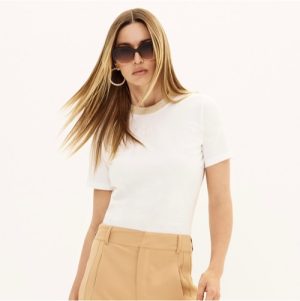 T shirt off gola retilinea dourada P M G